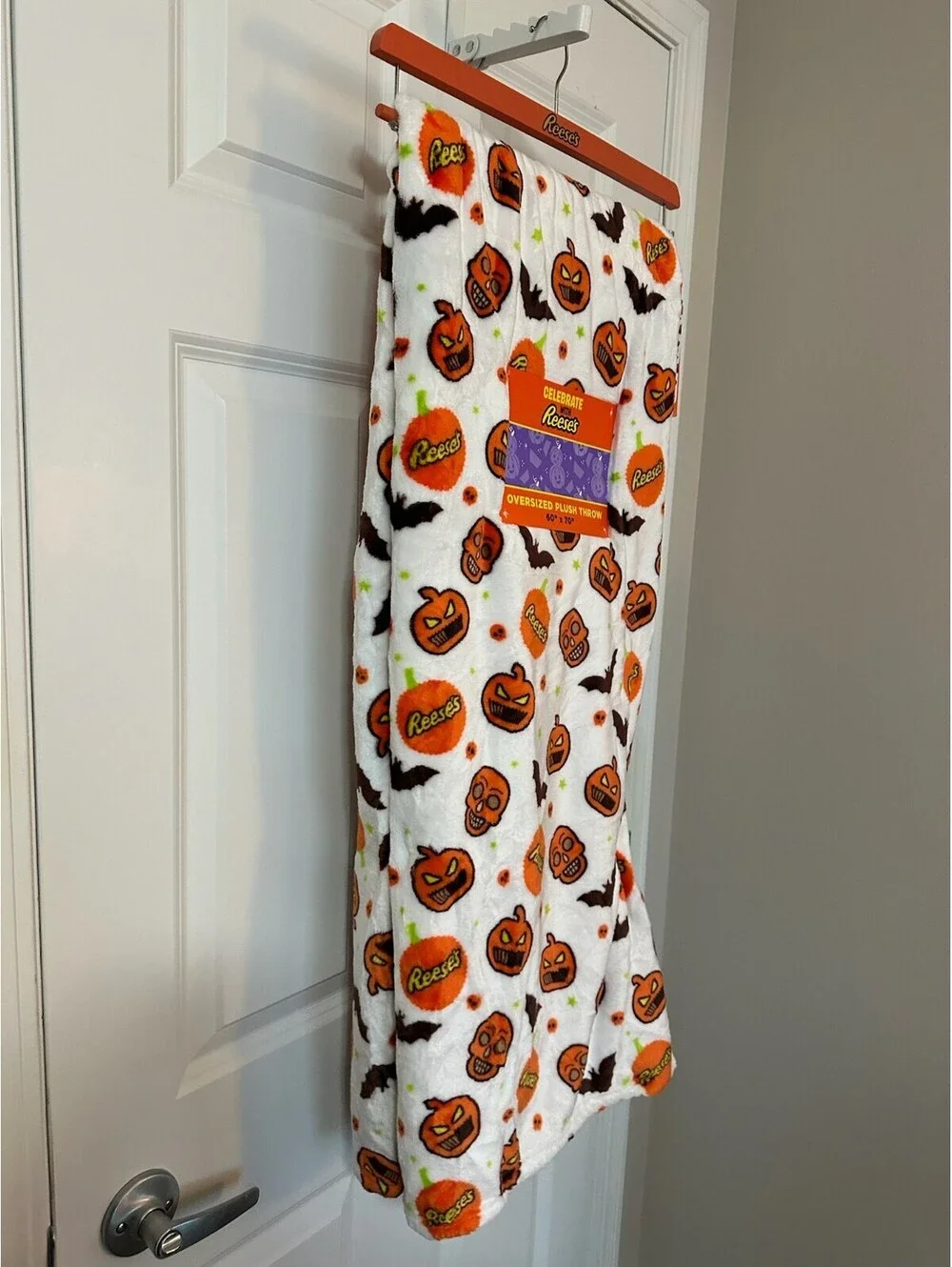 Reese's Halloween Oversized Plush Throw Blanket 60